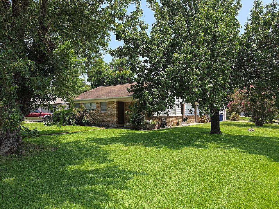 1st image of 31 14th Ave N
