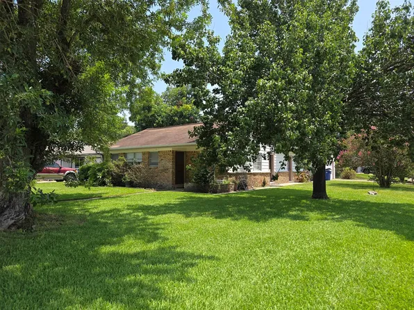 31 14th Ave N, Texas City, TX 77590