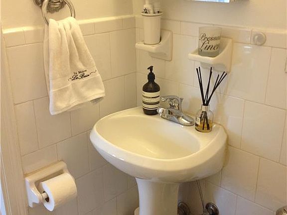 3rd image of 95 Christopher St APT 4H