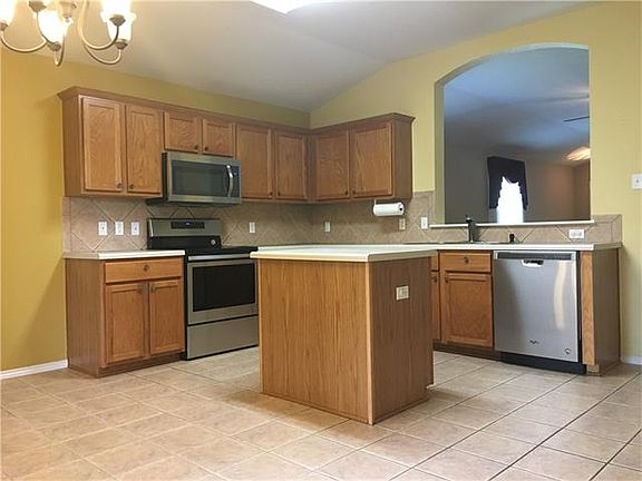 3rd image of 110 Quail Hollow Dr