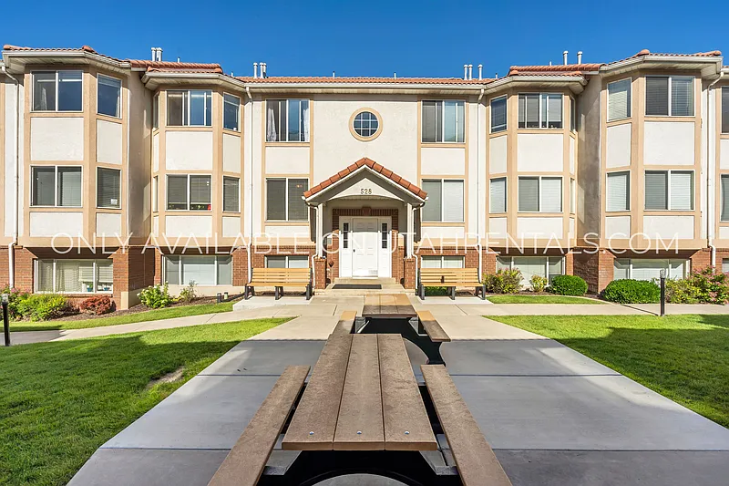 1 bed, 1.0 bath, 900 sqft, $550 — Photo 2