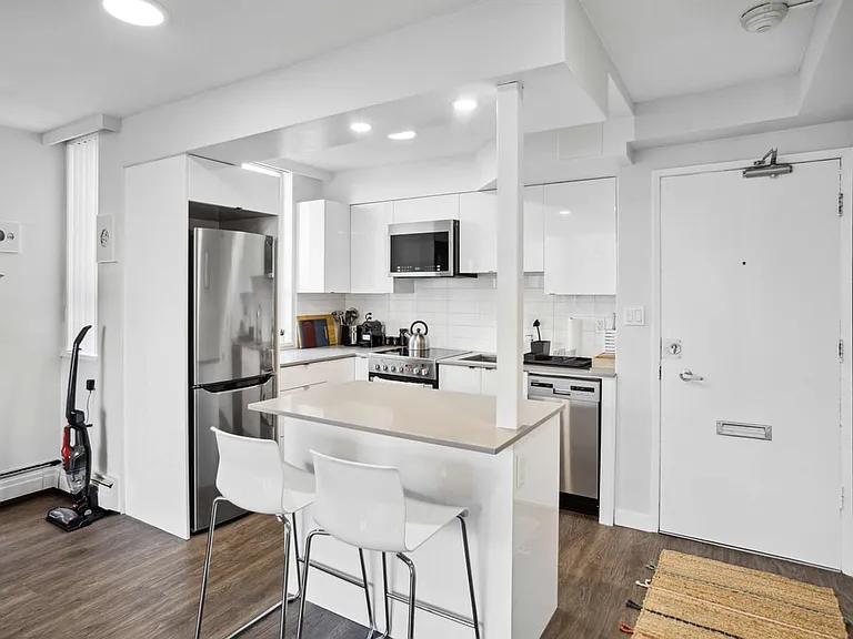 1251 Jervis St — Photo 46