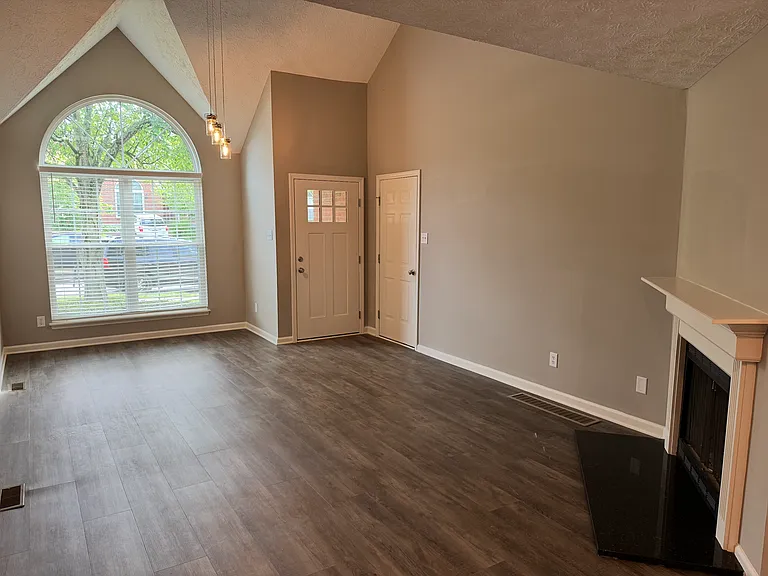 4795 Moss Creek Dr — Photo 3