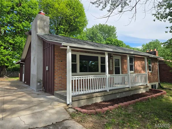 12102 McKelvey Rd, Maryland Heights, MO 63043