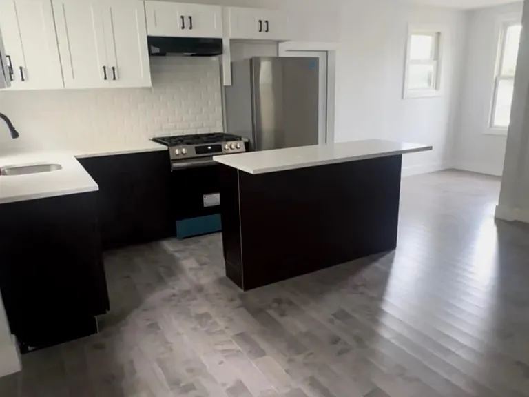 21 Oak St — Photo 8