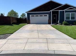 1036 SW Larkin Ct, Hermiston, OR 97838