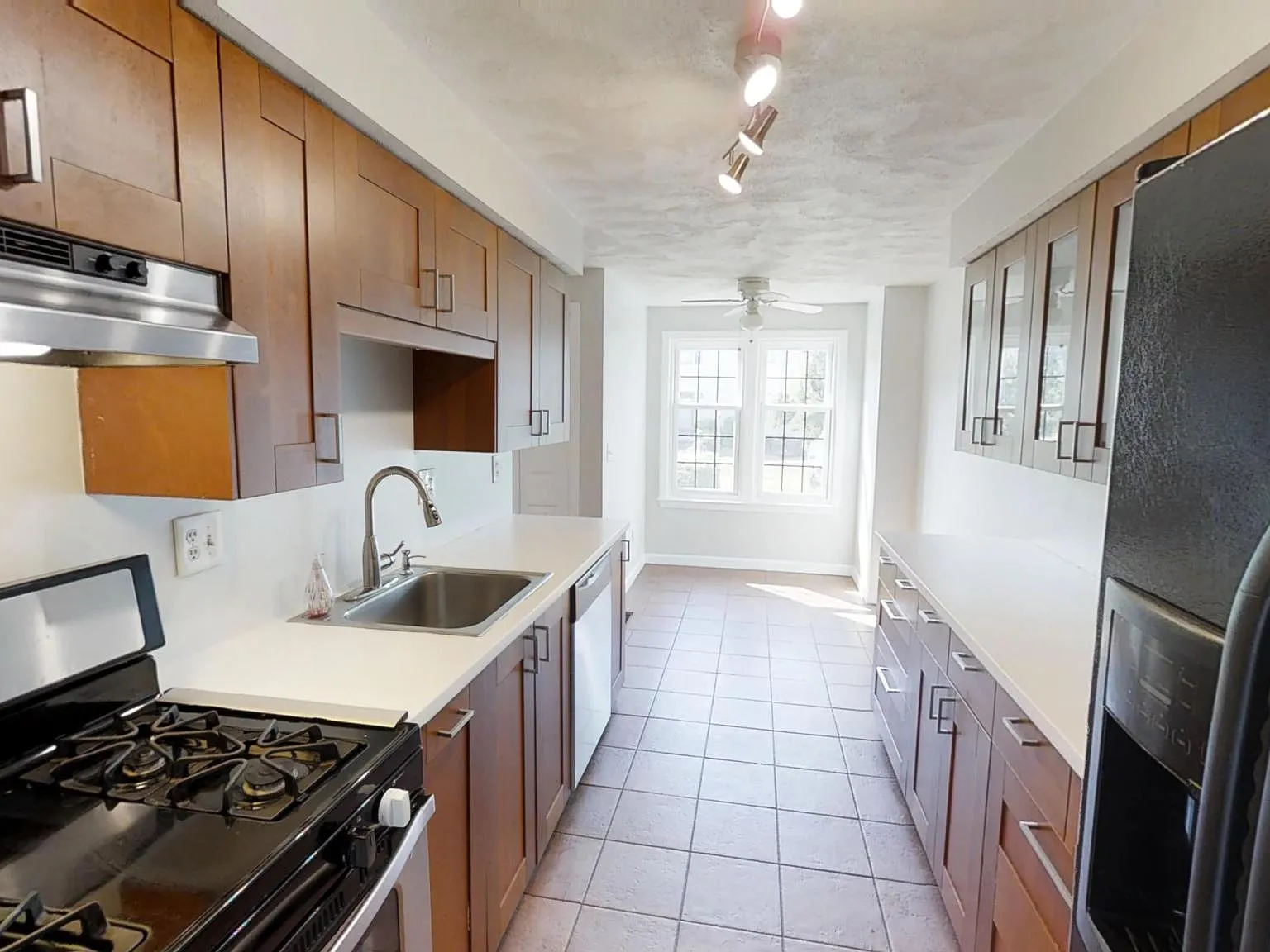 2 bed, 2.5 bath, 1274 sqft, $2,900 — Photo 2