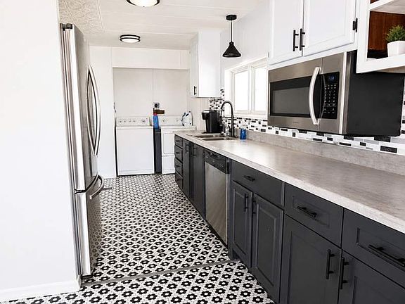 4th image of 4065 E University Dr #332