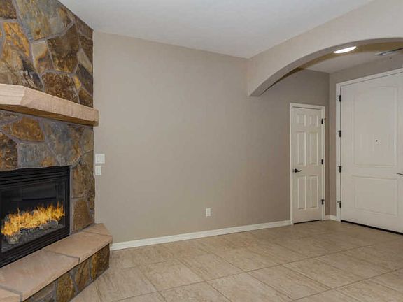 4th image of 2442 Sequoia Dr