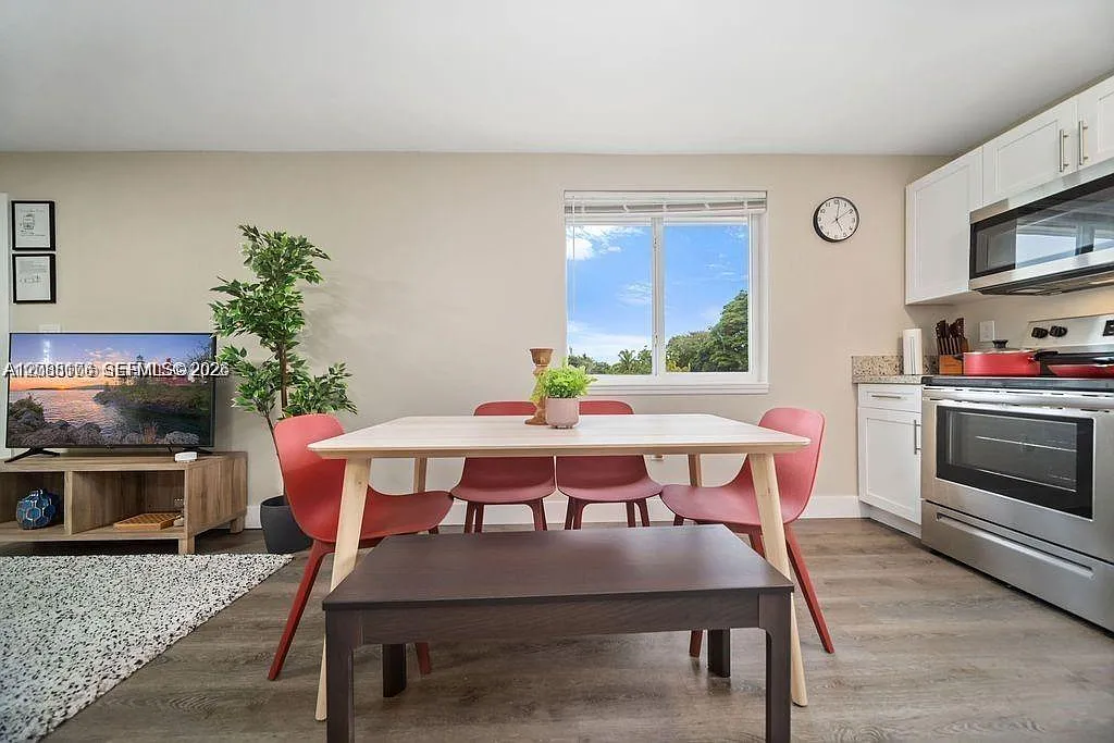 Hollywood Terrace — Photo 3