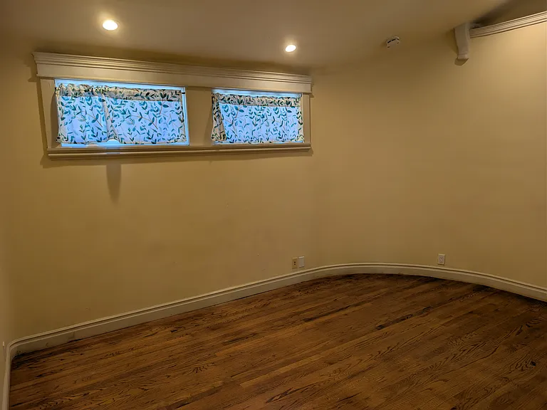 864 Lewis Ave — Photo 17