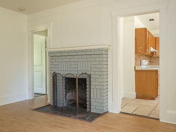 5th image of 608 E Wisconsin Ave