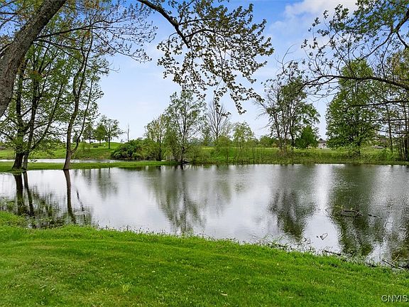 5th image of 101 Pinehurst Ln