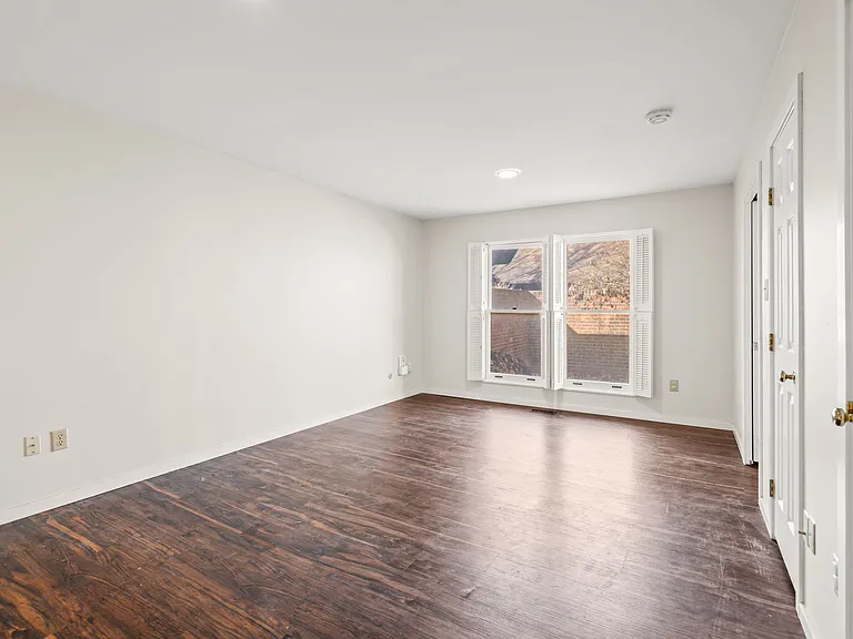 80 Green St — Photo 33
