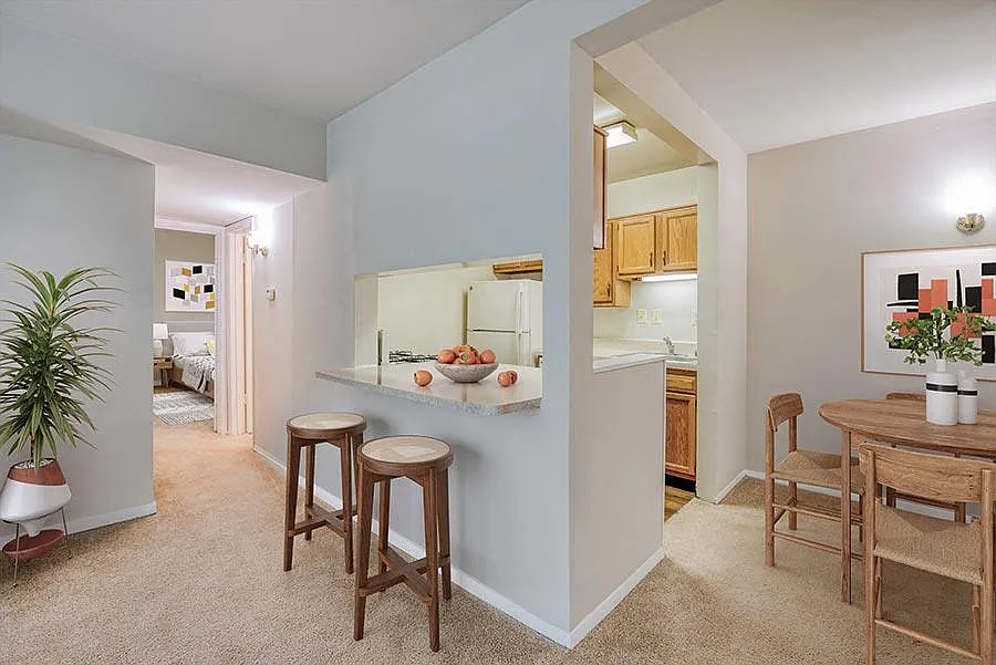 Rollingwood Apartments — Photo 3