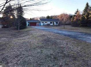2084 S Pineview Rd, Suttons Bay, MI 49682