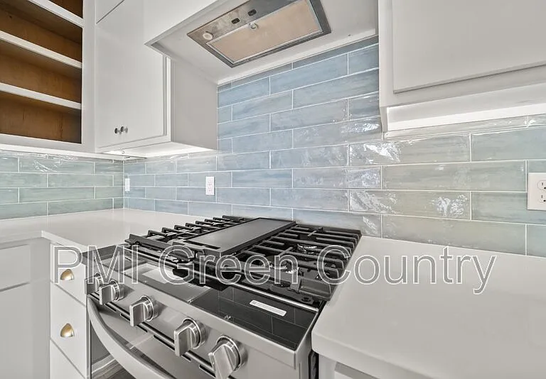 118 E Elgin St — Photo 14