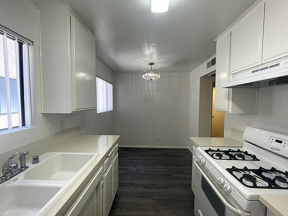 3rd image of 10926 Huston St #105