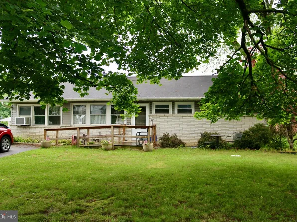 1921 Wabank Rd, Lancaster, PA 17603