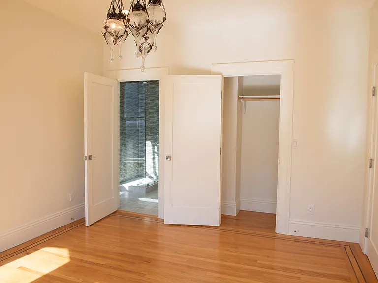 1045 Sanchez St — Photo 7