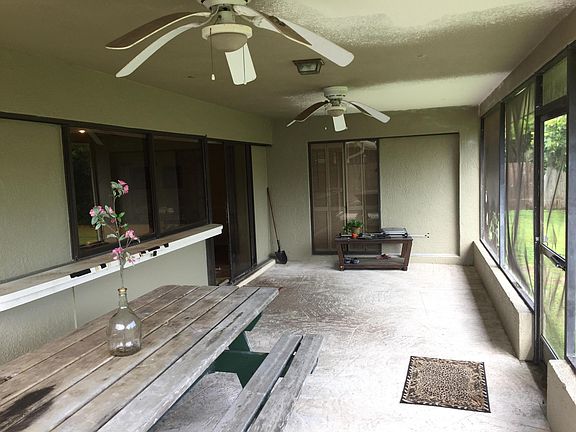 4th image of 63 Harbor Woods Cir