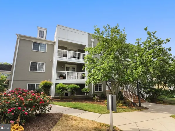 4071 S Four Mile Run Dr Unit 201, Arlington, VA 22204