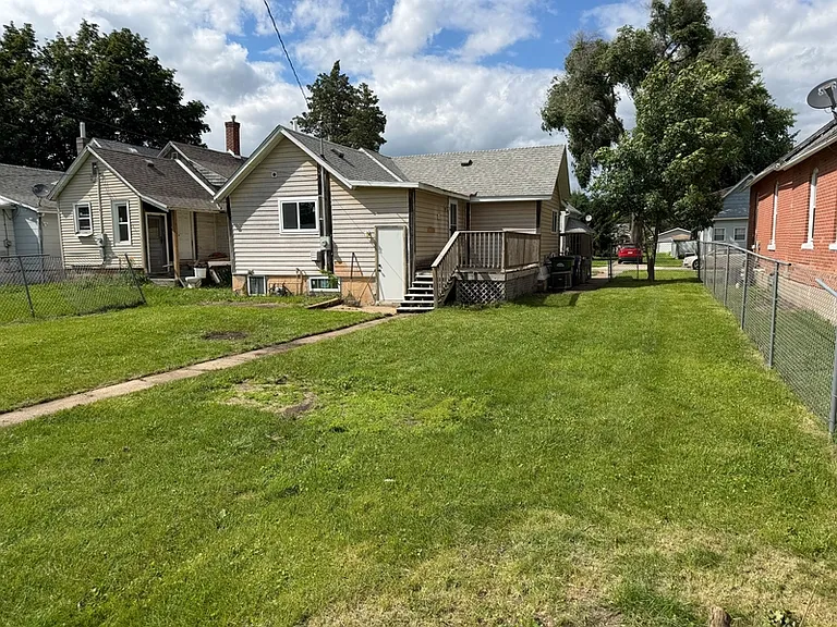 419 5th Ave N — Photo 2