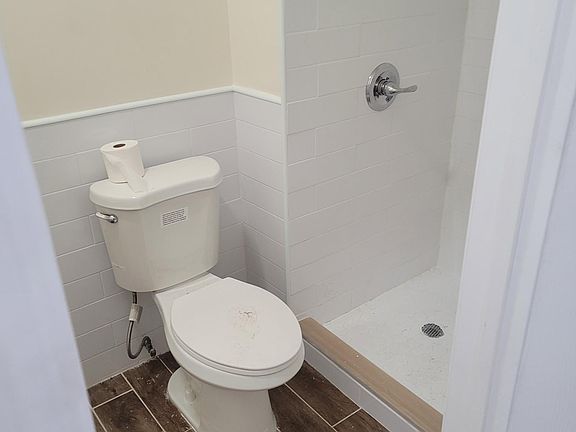 4th image of 10808 Jamaica Ave