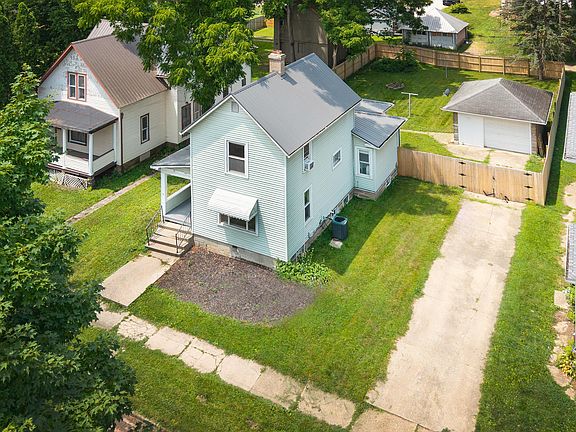 3rd image of 205 N Division St