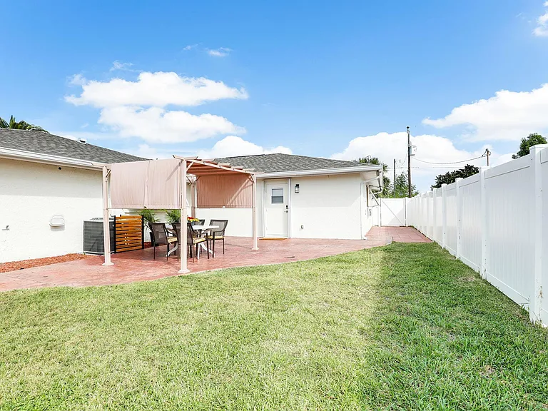 3652 SE 5th Ct — Photo 23