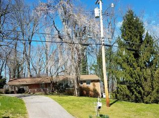 796 W Outer Dr, Oak Ridge, TN 37830