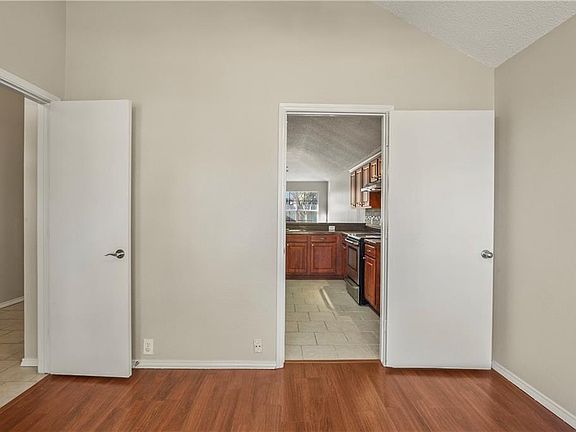 5th image of 1013 Highland Station Dr