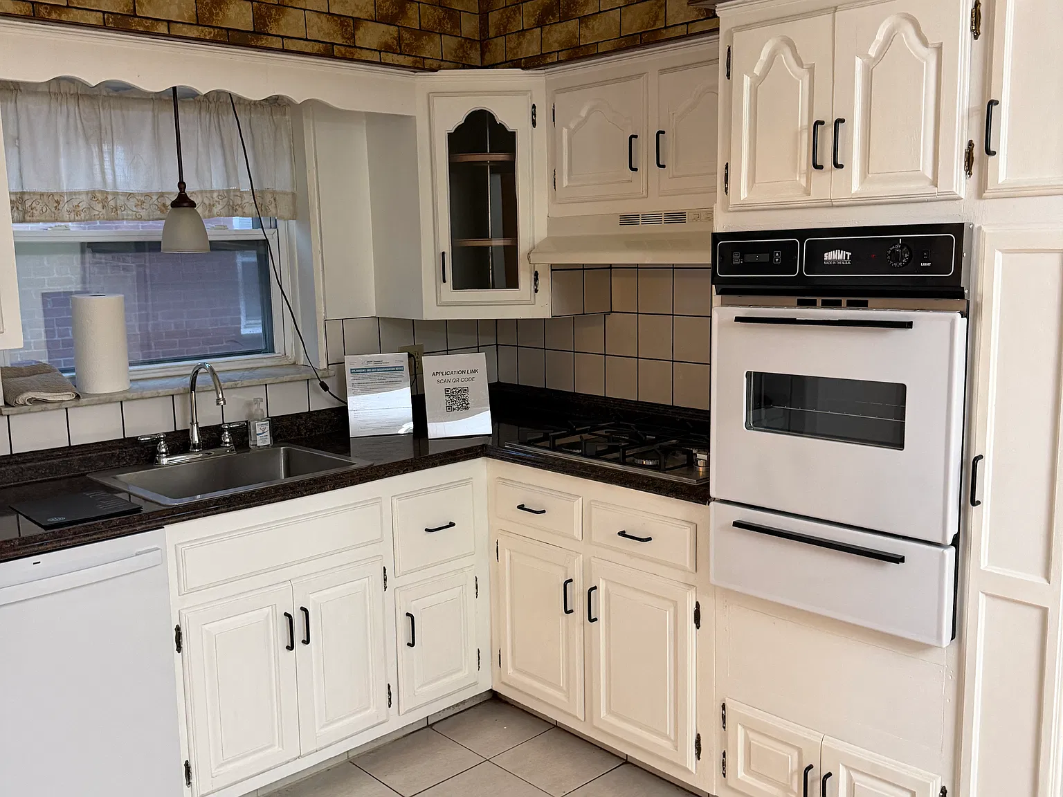 3 bed, 1.5 bath, $3,000 — Photo 2