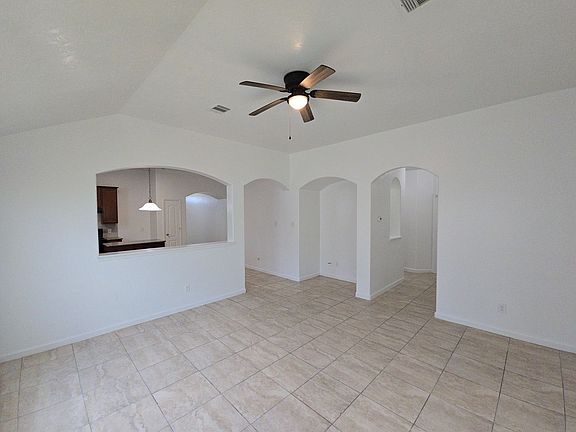 4th image of 1306 Squire Dr