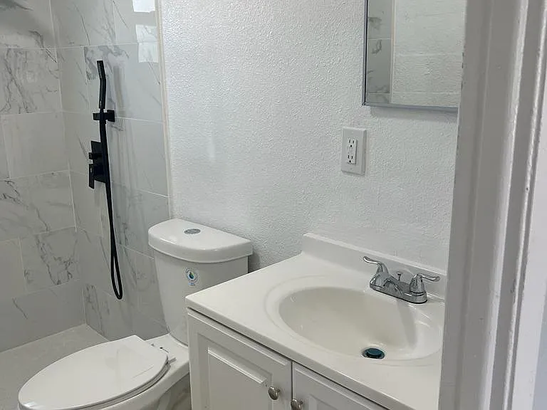 3801 Avenue J NW #E — Photo 7