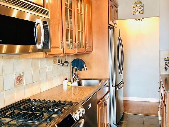 2nd image of 2915 W 5th St APT 22G