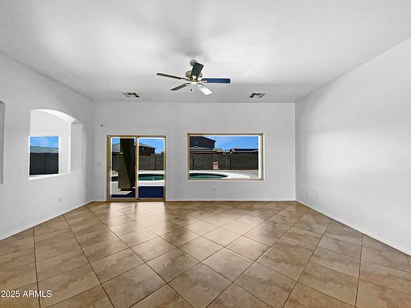3rd image of 2971 N ROSEWOOD Avenue