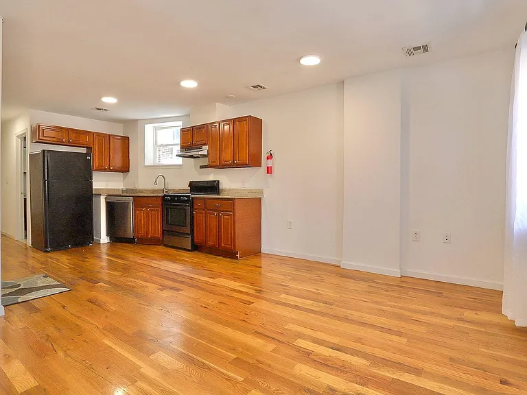 236 Van Horne St #3B — Photo 7