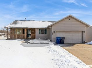 2733 N 12th St, Clinton, IA 52732