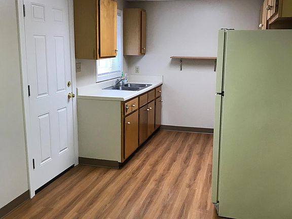 5th image of 396 West Dr
