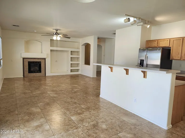 17938 W Port Royale Ln — Photo 8