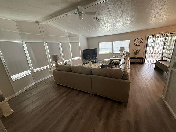 4th image of 698 Sunny South Avenue