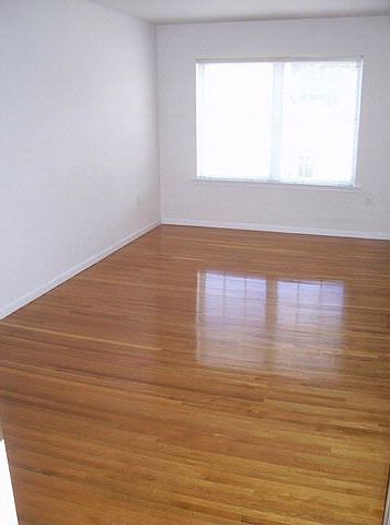 2nd image of 1025 W Blancke St APT B4
