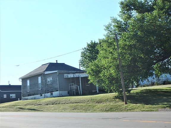 5th image of 102 5th St