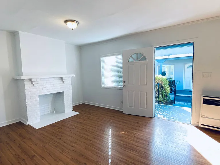 1685-1697 N Summit Avenue 109 #137 — Photo 4
