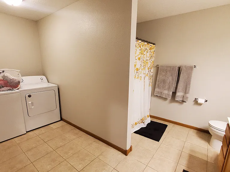 530 Cottonwood Dr #1 — Photo 9