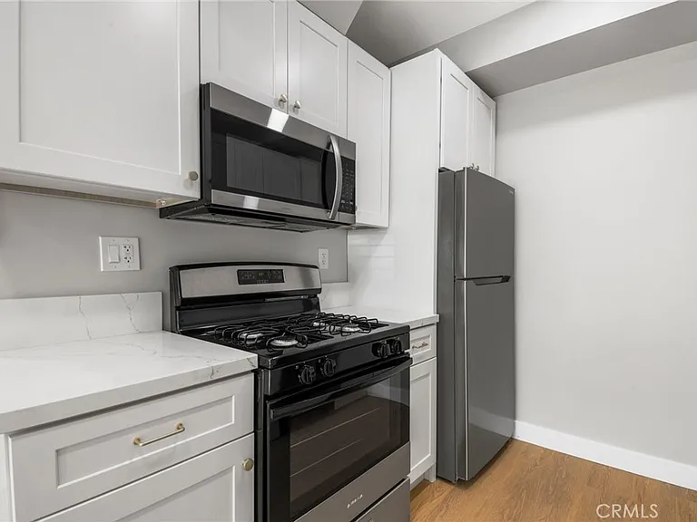 1107 E 3rd #9 — Photo 7