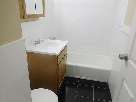3rd image of 16-70 Bell Blvd #3FL