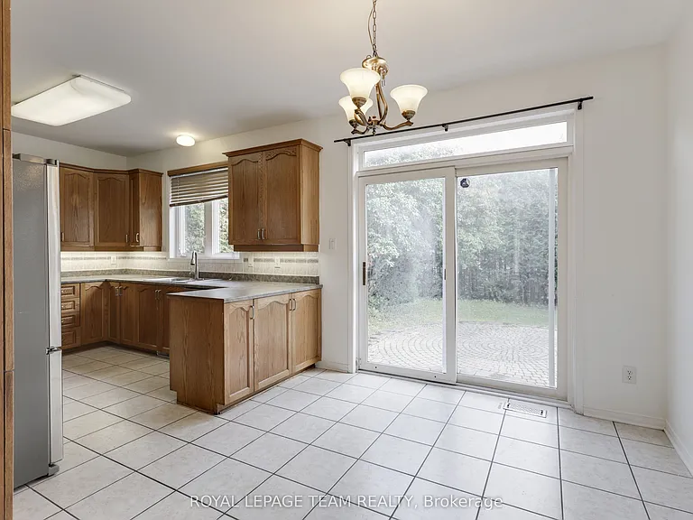 35 Norgold Cres — Photo 25