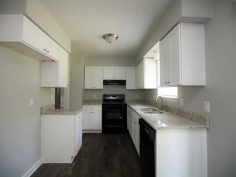 1401 Rebel Dr — Photo 3